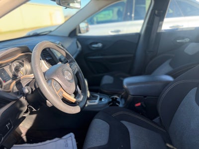 2016 Jeep Cherokee Sport