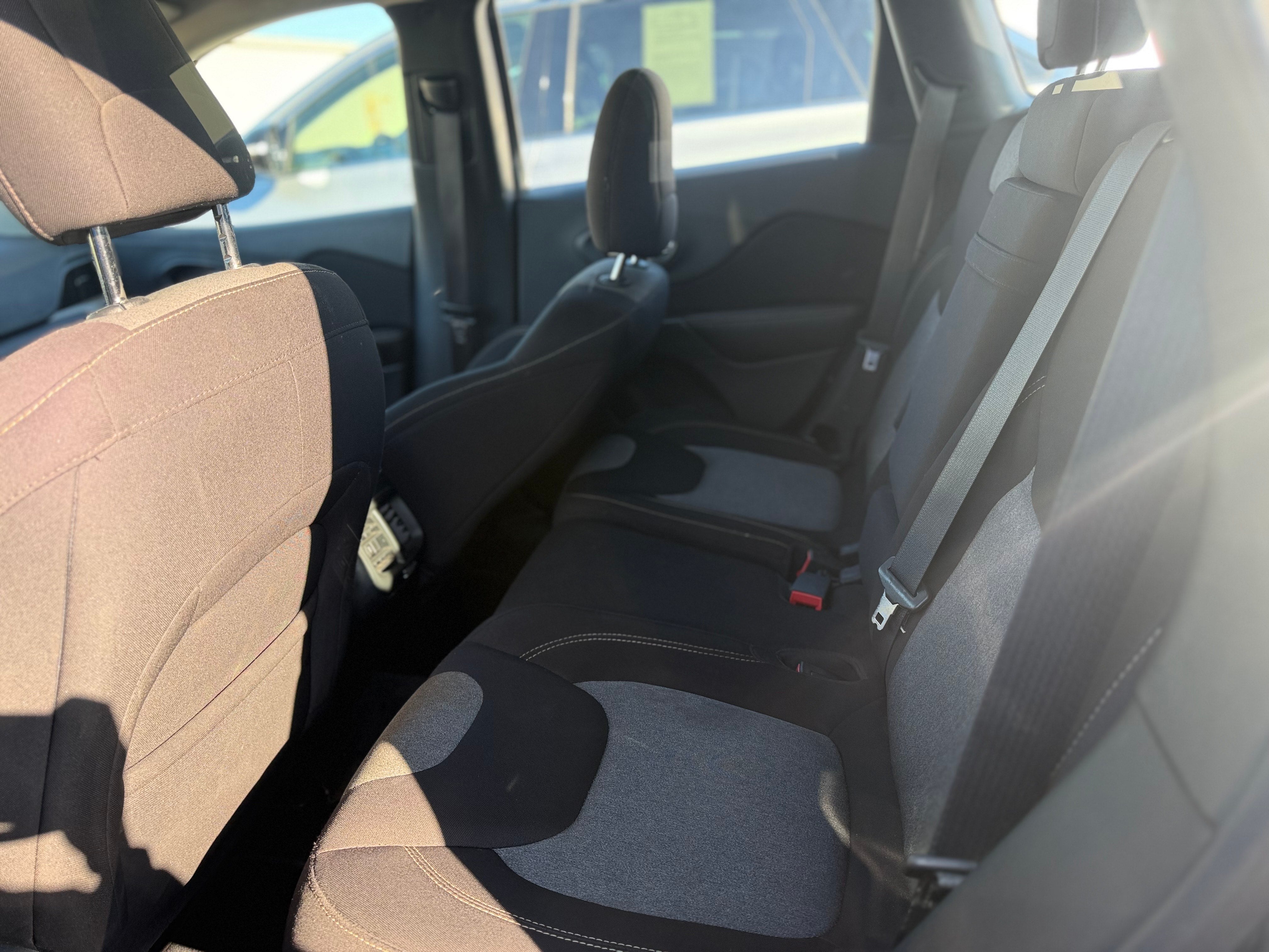 2016 Jeep Cherokee Sport