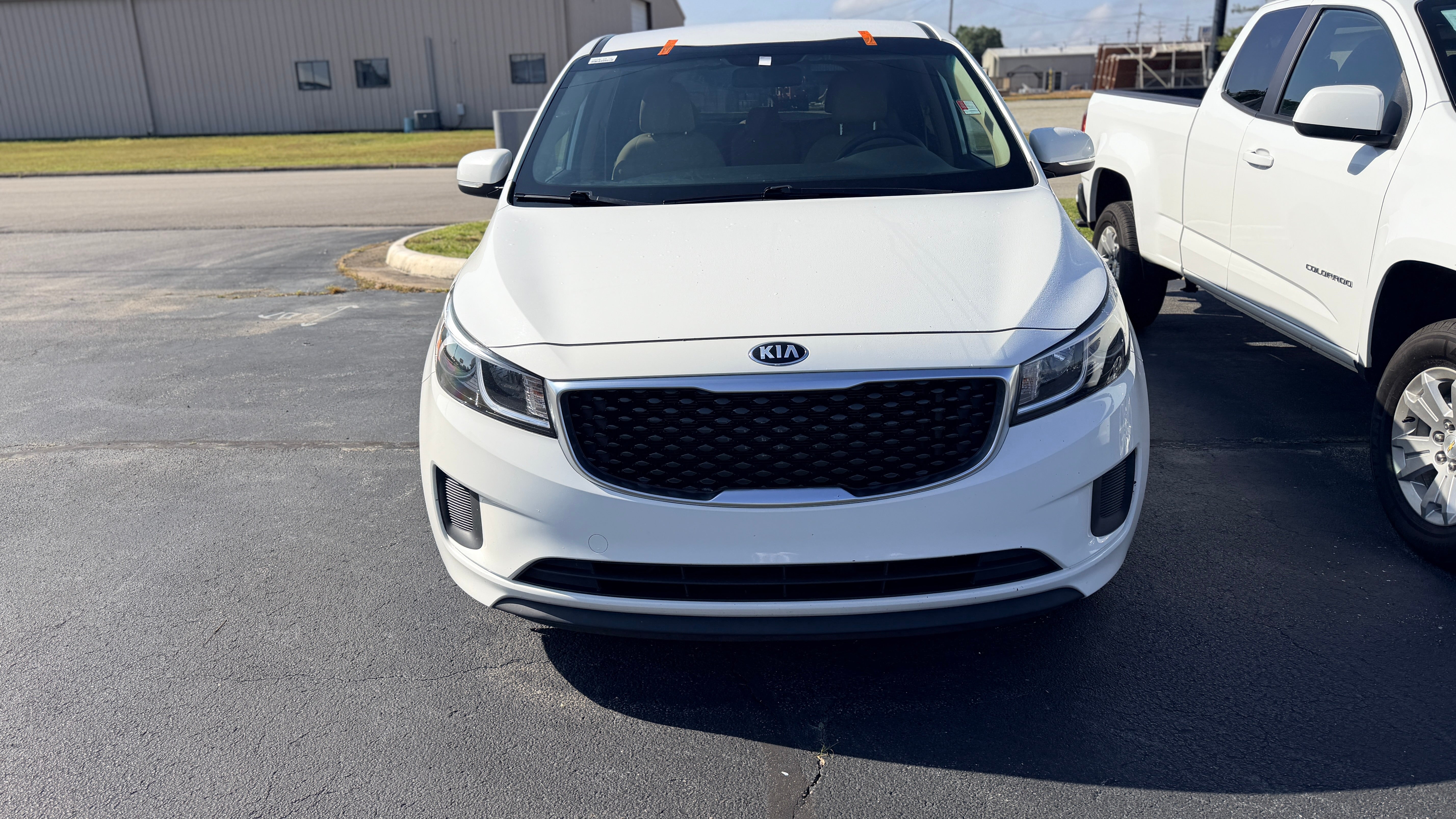 2017 Kia Sedona LX's photo
